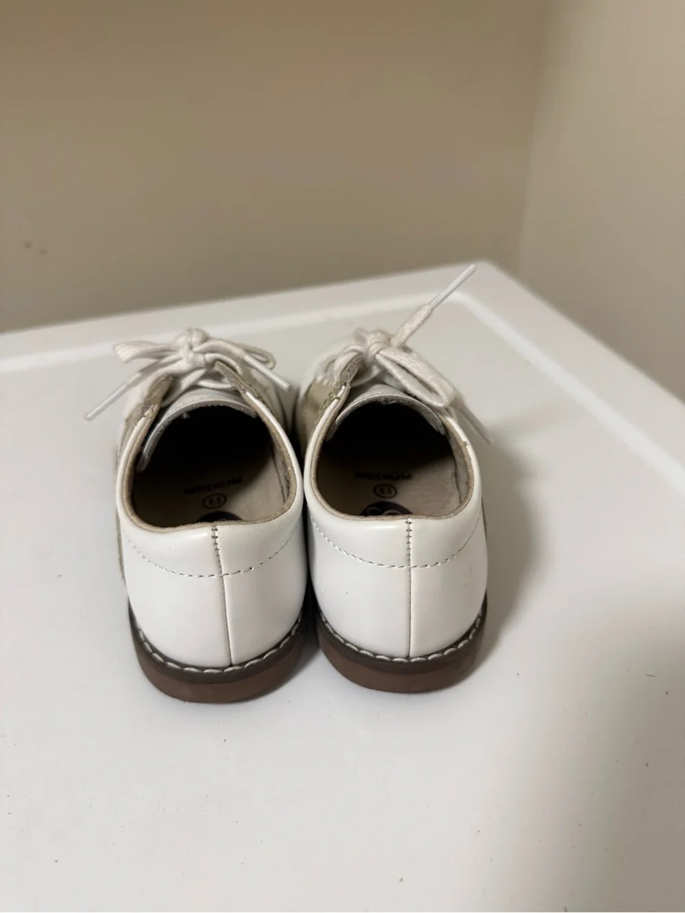 Footmates Kids Two-Tone White and Tan Saddle Lace-Up Shoes